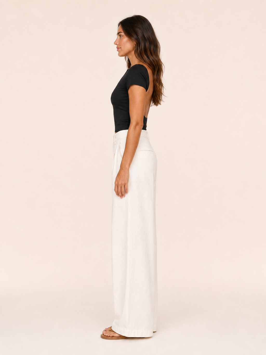 Black short-sleeve crop top with round neckline in a close, fitted style
