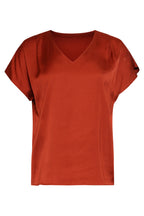 Brick satin V-neck short-sleeve blouse, smooth front with relaxed silhouette